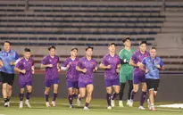 Đội tuyển Việt Nam bước vào buổi tập đầu tiên trên sân Rizal Memorial