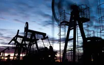 Giá dầu Brent vượt 81 USD/thùng