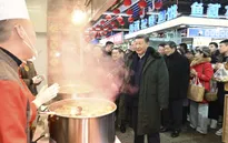 Chủ tịch Trung Quốc Tập Cận Bình đích thân thị sát siêu thị, kiểm tra nguồn thực phẩm Tết
