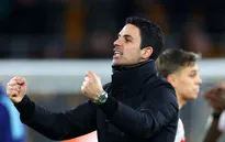 Arsenal tăng cường hàng công: Chiêu mộ tiền đạo mới và chia tay hậu vệ trái