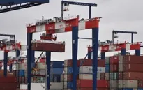 Thế giới khó đoán định trong cuộc chiến thương mại "ăn miếng, trả miếng"