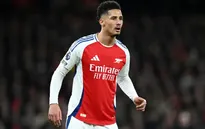 William Saliba phản ứng ra sao khi CĐV Arsenal cầu xin anh không gia nhập Real Madrid?