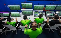 Thế giới đang làm gì để "Check VAR" trọng tài?