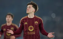 AS Roma nối dài mạch trận thăng hoa