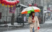 Miền Đông Trung Quốc hứng chịu bão tuyết và nắng nóng kỷ lục
