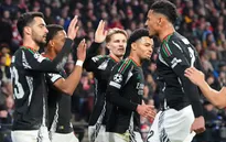 Arsenal cầm chắc tấm vé vào tứ kết Champions League