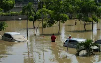 Lũ lụt nghiêm trọng tại Jakarta (Indonesia), nhiều người phải sơ tán