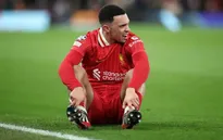 Liverpool "đứng ngồi không yên" khi Trent Alexander-Arnold có nguy cơ lỡ chung kết
