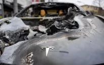 Hàng loạt xe Tesla bị phóng hỏa tại Đức