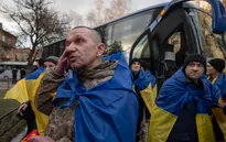 Nga, Ukraine tiến hành đợt trao đổi tù binh lớn nhất