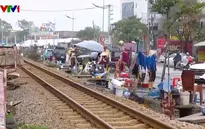 Hà Nội đóng các lối đi tự mở, xử lý nghiêm lấn chiếm hành lang đường sắt