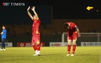 Thắng đậm ĐT Lào, thầy trò HLV Kim Sang-sik tri ân người hâm mộ Việt Nam