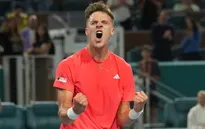 Jakub Mensik vào chung kết Miami mở rộng đối đầu với Novak Djokovic