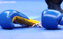 Võ sĩ boxing của Nigeria đột quỵ ngay trên sàn đấu