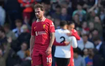 Hàng thủ mắc sai lầm, Liverpool gục ngã trước Fulham