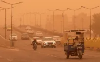 Bão cát nghiêm trọng làm tê liệt giao thông, hai sân bay Iraq đóng cửa