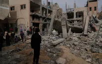 Israel tấn công Gaza dữ dội, chiến dịch tiêm vaccine bại liệt bị dừng lại