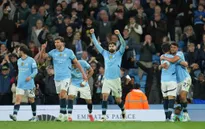 Thắng kịch tính Aston Villa, Man City vươn lên vị trí thứ 3 Ngoại hạng Anh