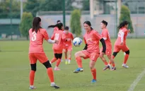 Đội tuyển nữ khắc phục sự khắc nghiệt của thời tiết mùa hè