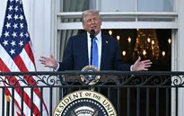 Tổng thống Trump ký sắc lệnh cấm nhập cảnh từ 12 quốc gia