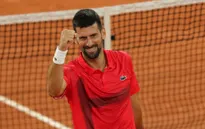 Djokovic ngược dòng hạ Zverev, lần thứ 51 góp mặt ở bán kết Grand Slam