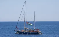 Israel chặn tàu cứu trợ tới Gaza