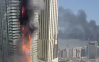 Hỏa hoạn bao trùm tòa nhà chọc trời ở Dubai, gần 4.000 cư dân tháo chạy trong đêm