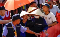 Vĩnh Phúc ‘nóng rực’ sáng 5/7: Biển người xếp hàng mua vé xem bóng chuyền
