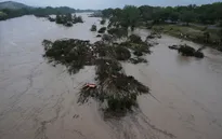 Người dân Texas (Mỹ) bàng hoàng sau trận lũ quét kinh hoàng