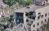 Ukraine không kích tòa nhà chung cư tại Nga, nhiều người bị mắc kẹt dưới đống đổ nát