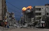 Israel không kích mục tiêu Houthi tại cảng Hodeidah, cảnh báo 'số phận Yemen sẽ như Iran'