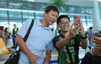 U23 Việt Nam mang cúp vô địch Đông Nam Á lên máy bay rời Indonesia