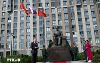 Gắn biển Quảng trường Hồ Chí Minh tại St. Petersburg, Nga