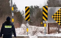 Canada phát hiện 44 người di cư bị nhốt trong xe tải chật chội gần biên giới