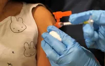 Mỹ gặp thách thức trong triển khai tiêm vaccine COVID-19 cho trẻ nhỏ