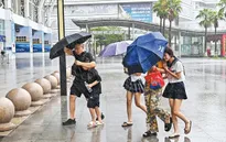 Bão Kajiki đổ bộ miền Nam Trung Quốc, hàng chục nghìn người sơ tán
