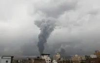 Israel không kích thủ đô Yemen, nhắm vào nhiều mục tiêu quân sự của Houthi