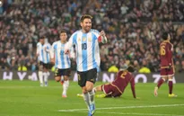 Messi lập cú đúp đầy cảm xúc trong chiến thắng của ĐT Argentina