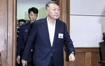Cựu Tổng thống Hàn Quốc Yoon Suk Yeol hầu tòa với mái tóc bạc trắng