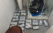 Cảnh sát Anh triệt phá đường dây tuồn lậu điện thoại iPhone ra nước ngoài lớn chưa từng có
