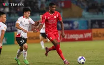 Thắng trong thế thiếu người, Công an Hà Nội "phả hơi nóng" vào Ninh Bình FC