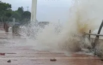 Bão Fung-Wong di chuyển 30km/h, biển động dữ dội, sóng cao 10 mét