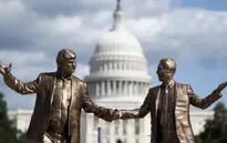 Bức thư của tỷ phú tai tiếng Epstein nhắc tên ông Trump nhiều lần được công bố