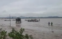 Hai vợ chồng đi đánh cá bị lật thuyền, 1 người mất tích