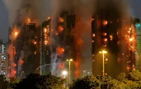 Cháy lớn tại loạt chung cư cao tầng ở Hong Kong (Trung Quốc), nhiều người thiệt mạng và mắc kẹt