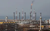 Iran bắt giữ tàu buôn lậu nhiên liệu trên Vịnh Oman             