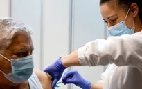 Chủng cúm mùa mới gây áp lực nghiêm trọng lên hệ thống y tế châu Âu