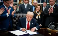 Tổng thống Donald Trump ký quyết định rút Mỹ khỏi hơn 60 tổ chức quốc tế