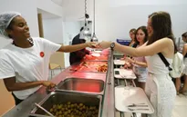 Pháp mở rộng bữa ăn 1 Euro cho sinh viên