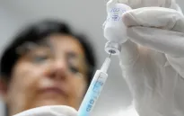 Bê bối tiêm vaccine quá hạn cho trẻ sơ sinh gây chấn động Tây Ban Nha